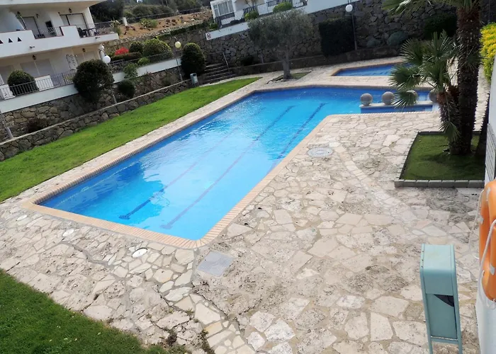 By With Pool شقة *