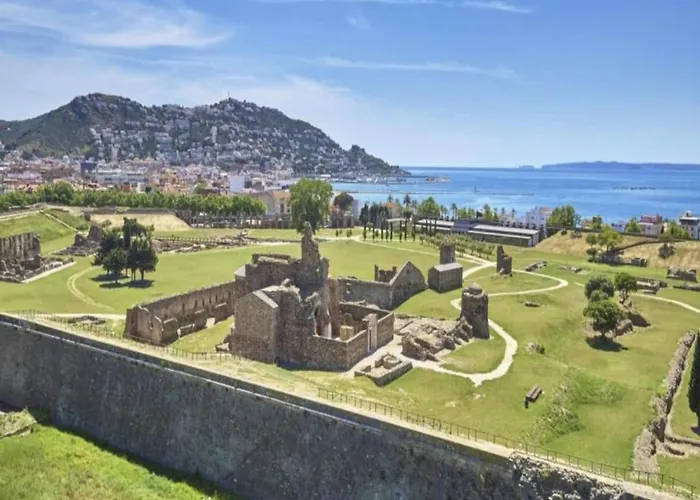 By With Pool شقة روساس