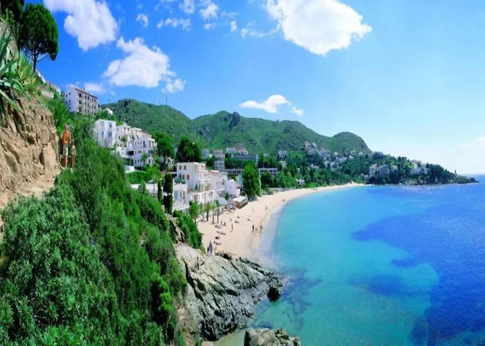 By With Pool شقة *