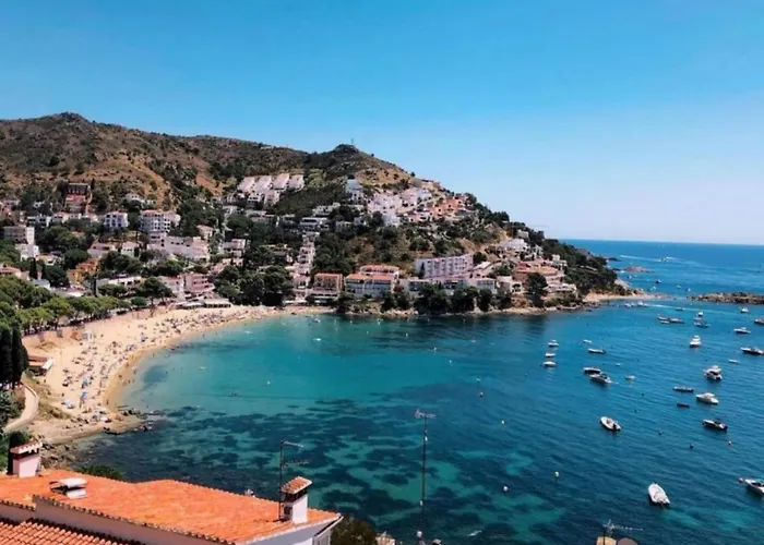 By With Pool شقة روساس